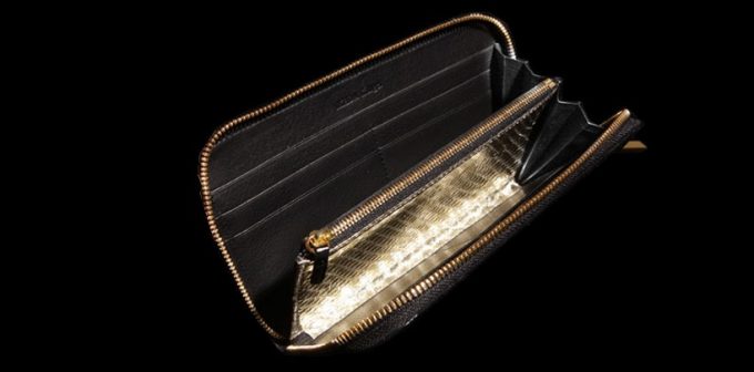 財布の内装のゴールドパイソンレザー
