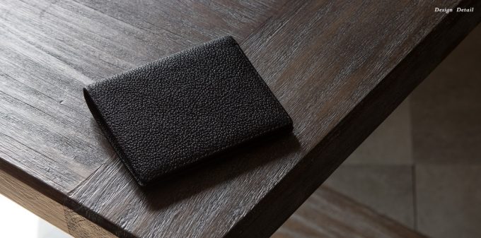 二つ折り財布（黒桟革）