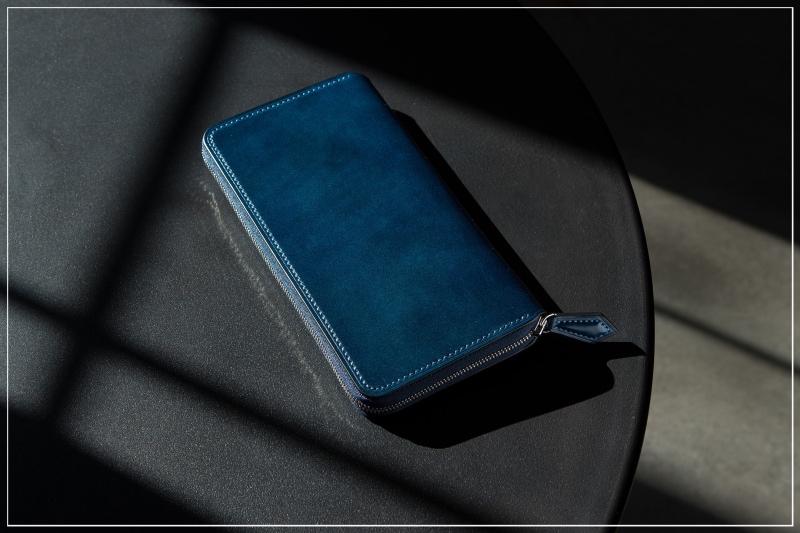 クレバレスコ・アニリン染めコードバンの財布（ブルー）