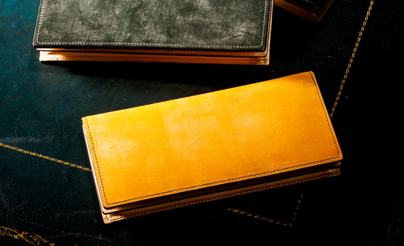 キャメルカラーの長財布（ココマイスター製）