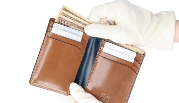 シェルコードバン・オベロンに一万円札をそのまま収納している