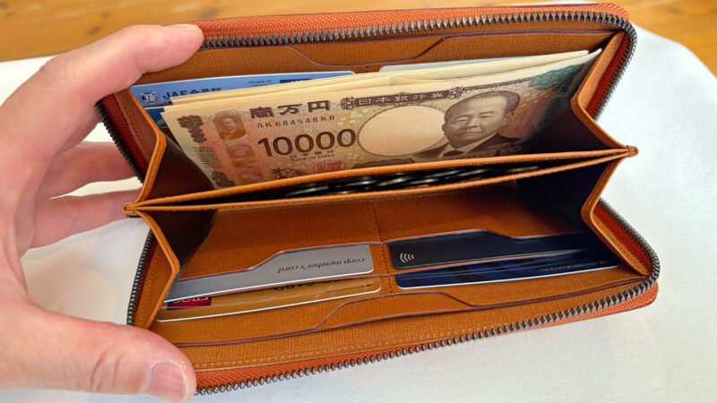 札室:お札を折らずに収納できる快適さ