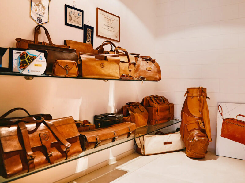 Felisi（フェリージ）のブラウン系革財布