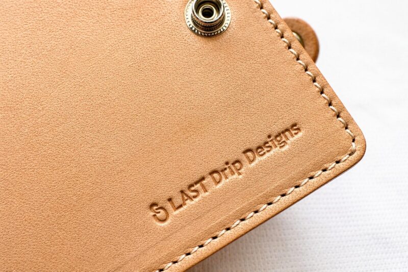 本ヌメ革のナチュラルカラーが育つ楽しみ