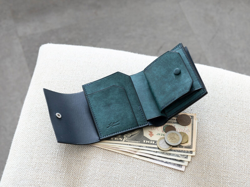Mens Leather Store（メンズレザーストア）・職人仕立ての二つ折り財布