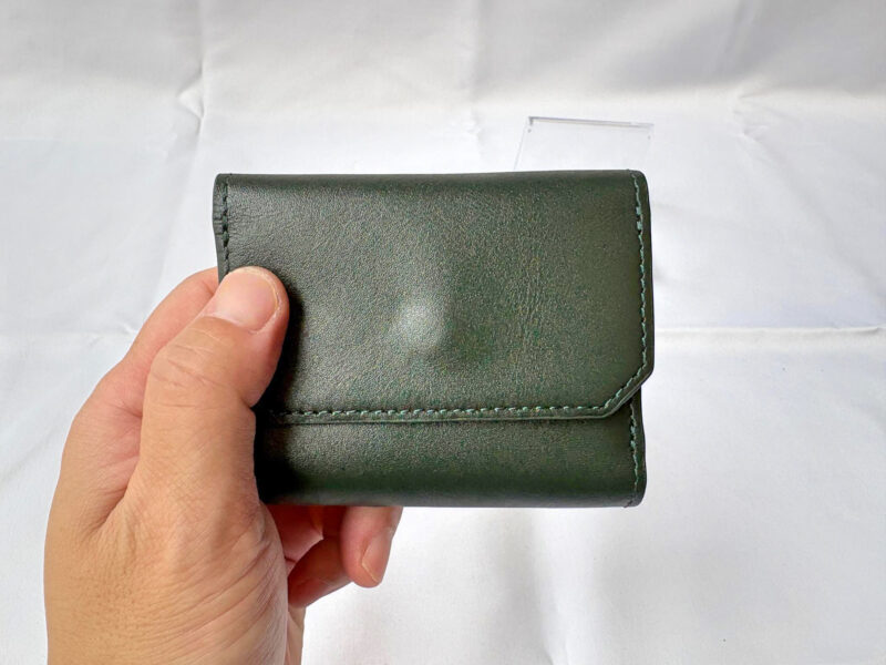 本革の質感が分かるLIFEPOCKETキーウォレットミニ