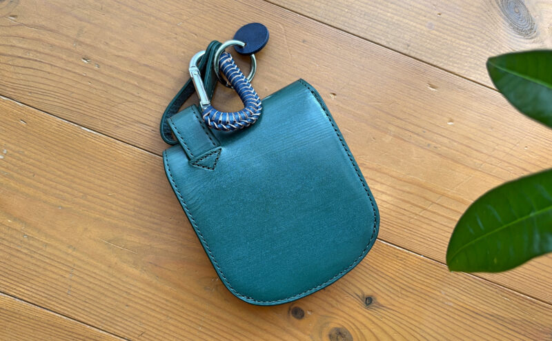 MICのヒップポケット革財布