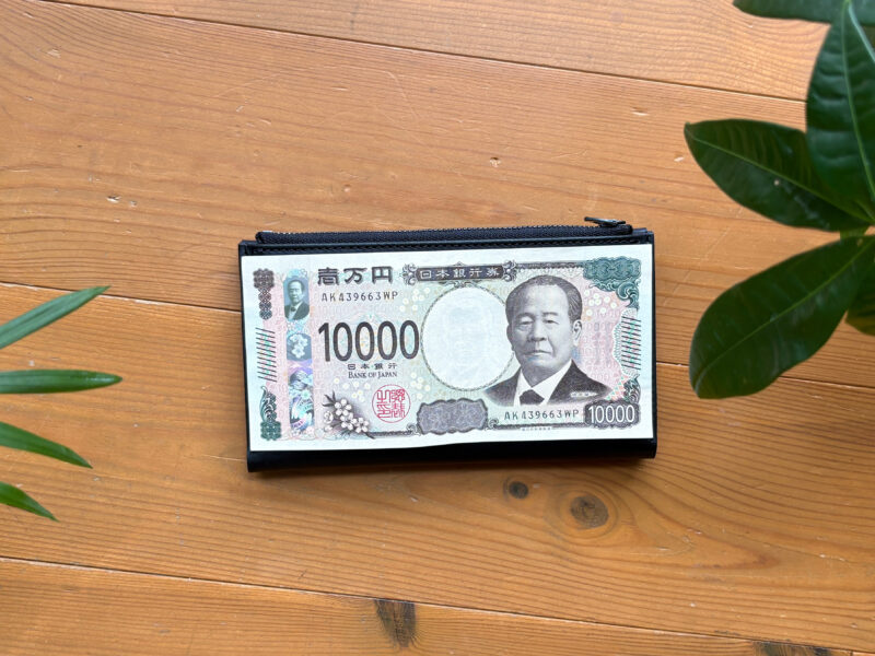 著者が実際に買った一万円札ギリギリサイズの小さい長財布UNO