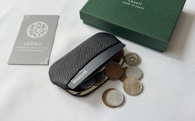BR516/ Clickcoin Case L（著者所有品）にカードと小銭を入れた様子