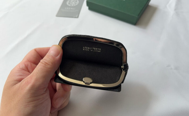 BR516/ Clickcoin Case L（著者所有品）をパカッと開けた様子