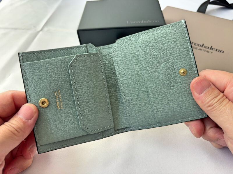 ラルコバレーノ スナップタイプ二つ折りミニウォレットを開いた内装(MINT GREEN)